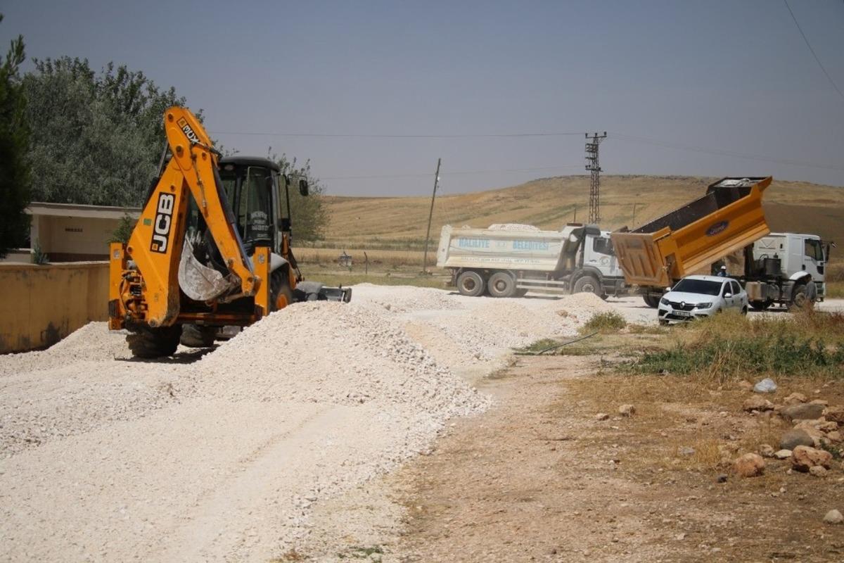 Haliliye&rsquo;de yol &ccedil;alışmaları s&uuml;r&uuml;yor