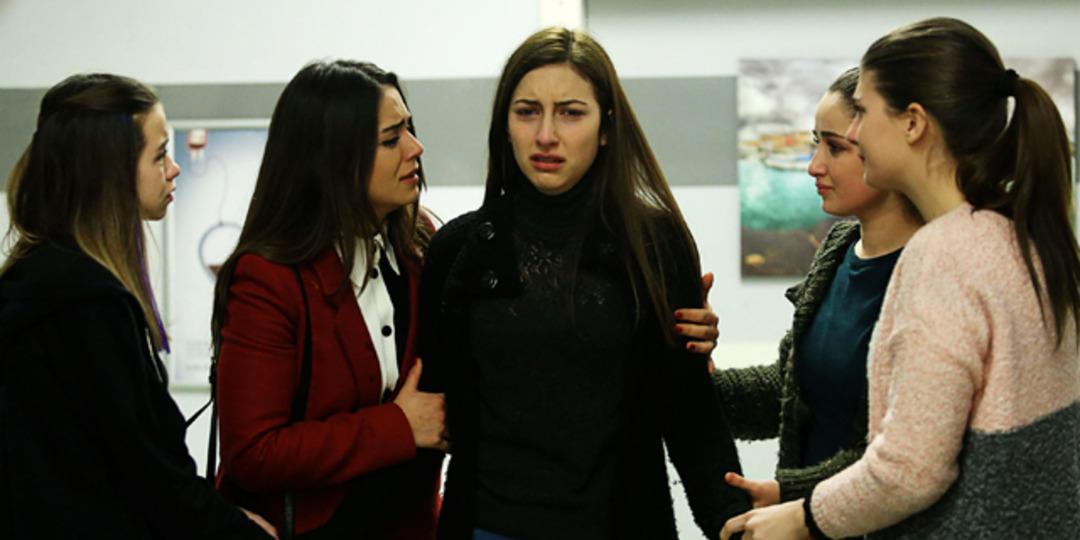 Kırgın &Ccedil;i&ccedil;ekler 29. B&ouml;l&uuml;m Fotoğrafları