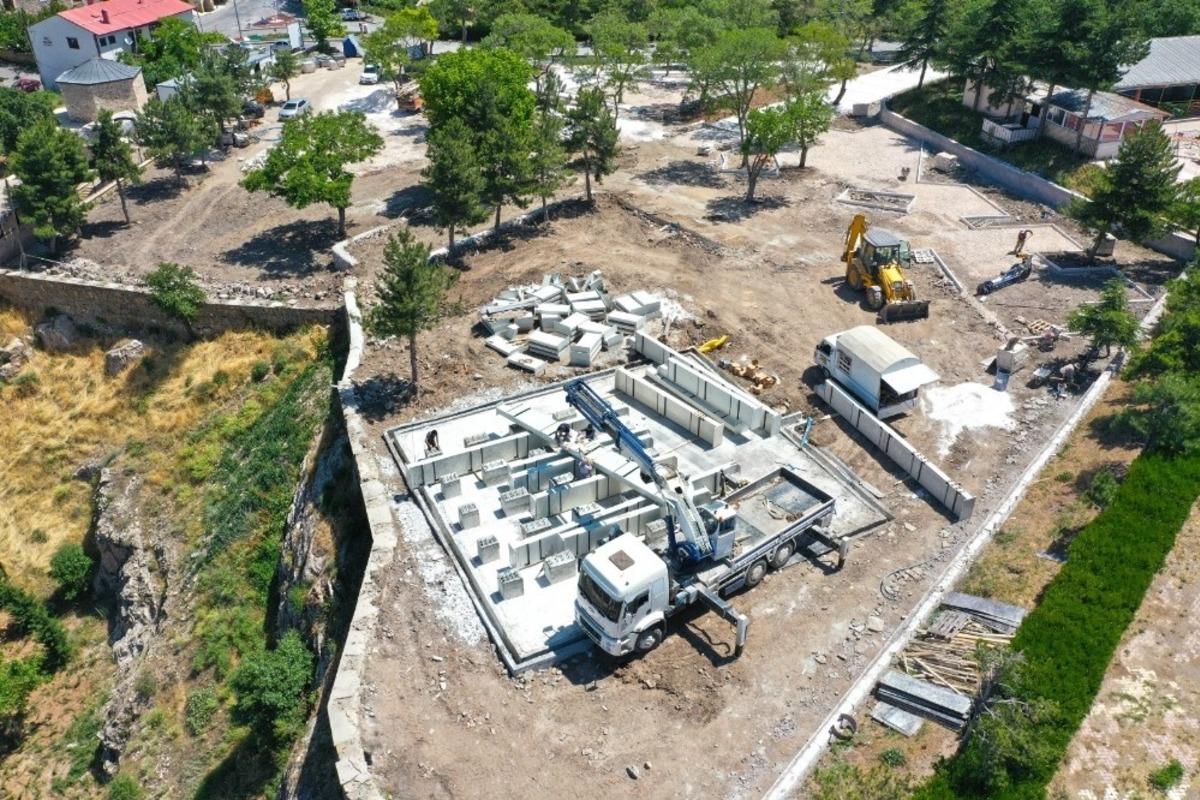 Harput&rsquo;ta yapımına başlanan cam seyir terası şekillenmeye başladı