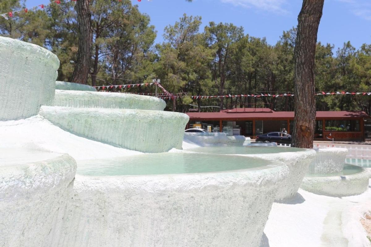 D&uuml;nyaca &uuml;nl&uuml; Pamukkale travertenlerinin benzeri Antalya&rsquo;da