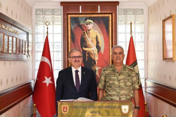 Vali Karaloğlu Jandarma Komutanlığı’nın bahçesine veda fidanı dikti G2