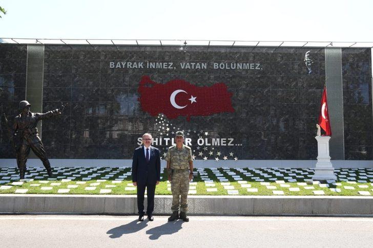 Vali Karaloğlu Jandarma Komutanlığı’nın bahçesine veda fidanı dikti G3