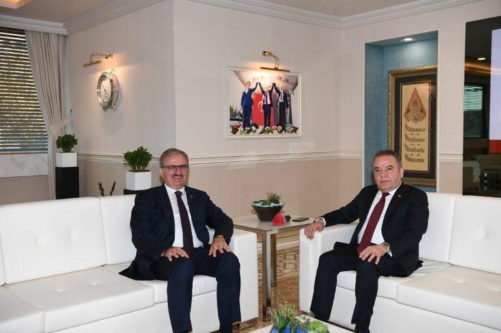 Vali Karaloğlu Jandarma Komutanlığı’nın bahçesine veda fidanı dikti G5