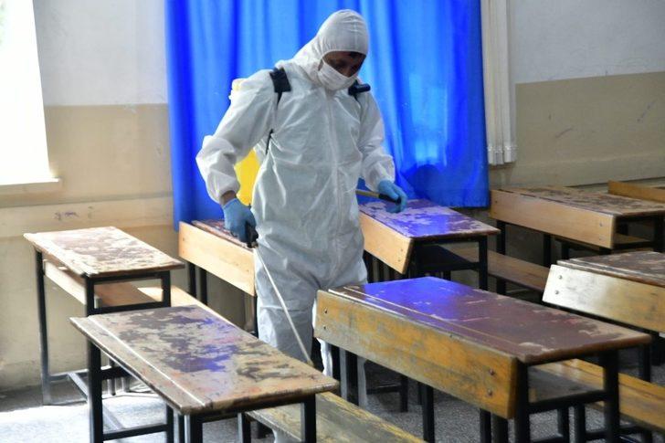 Mamak Belediyesi sınav öncesi okulları dezenfekte ediyor G4