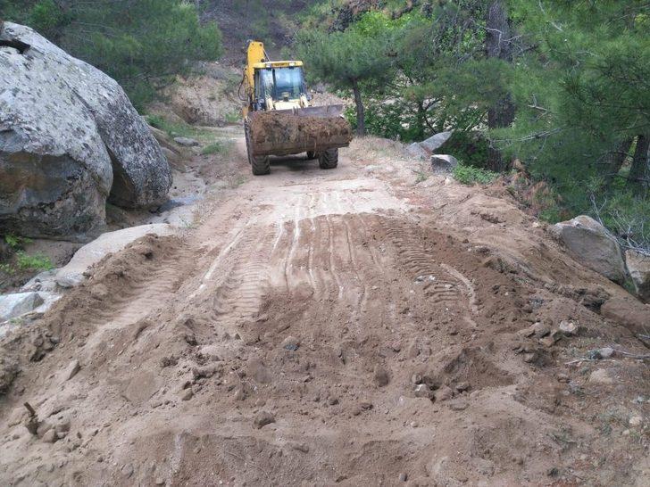 Burhaniye’de yayla yollarına onarım G2