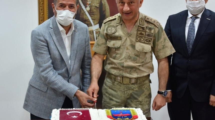 Kervancıoğlu’ndan jandarmaya 181. yıl pastası