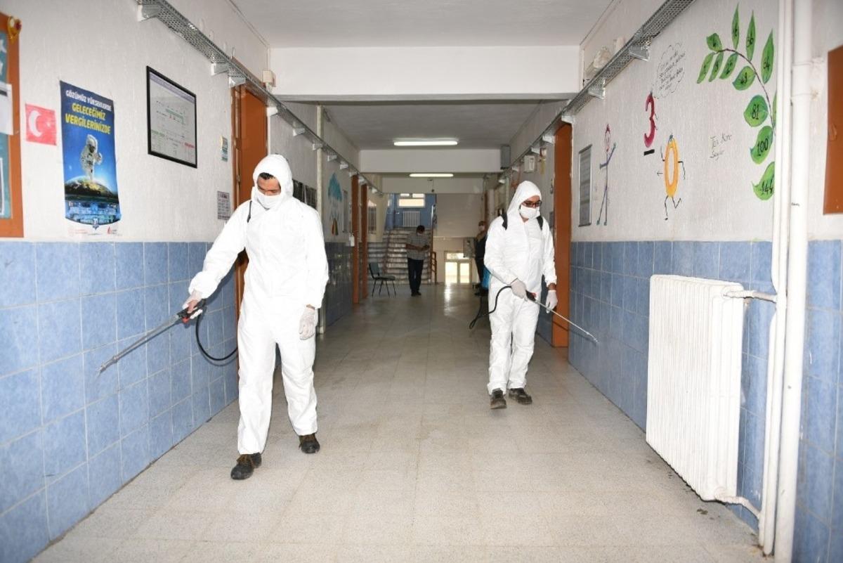 Karatay&rsquo;da LGS ve YKS &ouml;ncesi okullar dezenfekte ediliyor