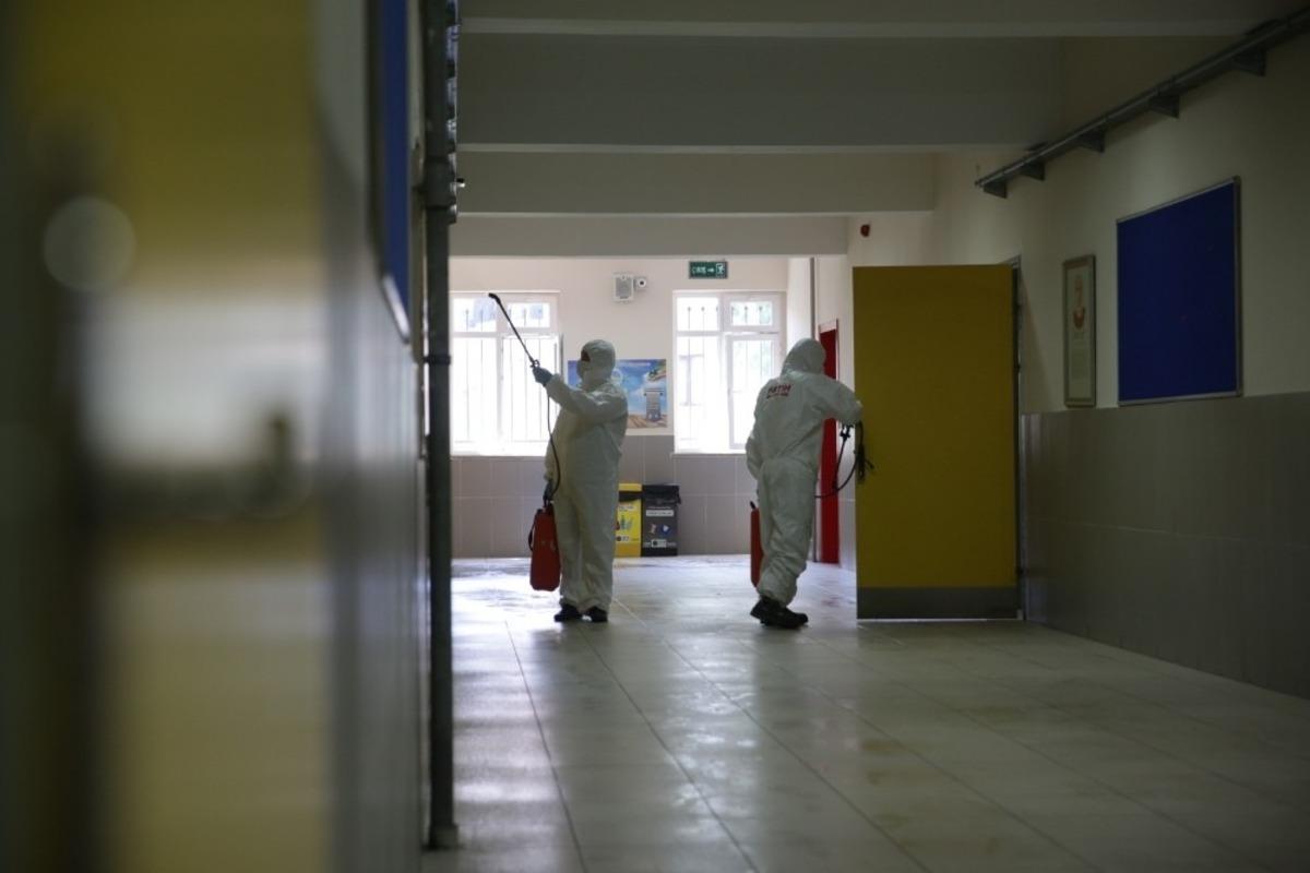 Fatih&rsquo;te LGS &ouml;ncesi okullar dezenfekte edildi