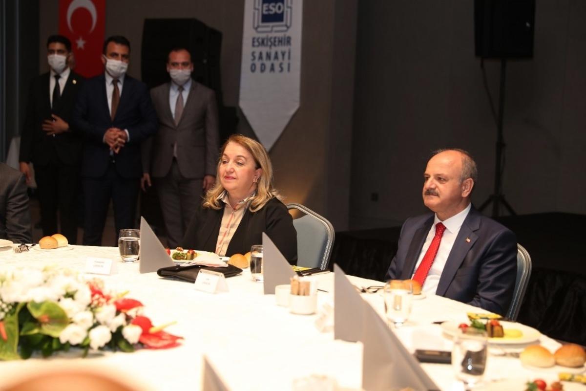 ESO, Vali &Ccedil;akacak ve eşi Kevser &Ccedil;akacak onuruna veda yemeği d&uuml;zenledi