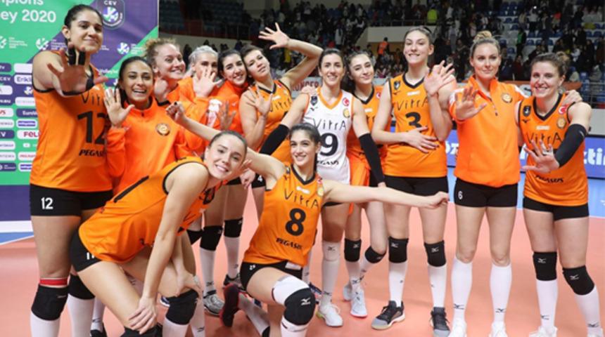 Eczacıbaşı VitrA Voleybol Takımı'na vitamin takviyesi
