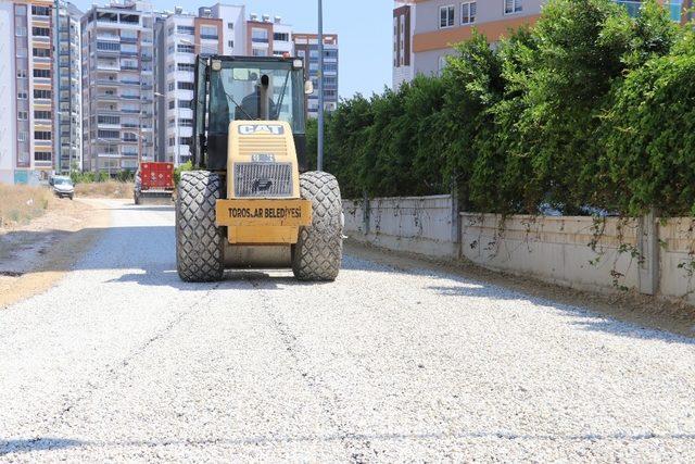 Toroslar Belediyesi’nden yeni yerleşim alanlarına yol