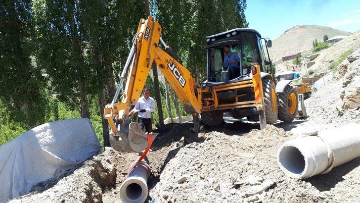 Başkale Belediyesinden kilitli parke taşı çalışması G3