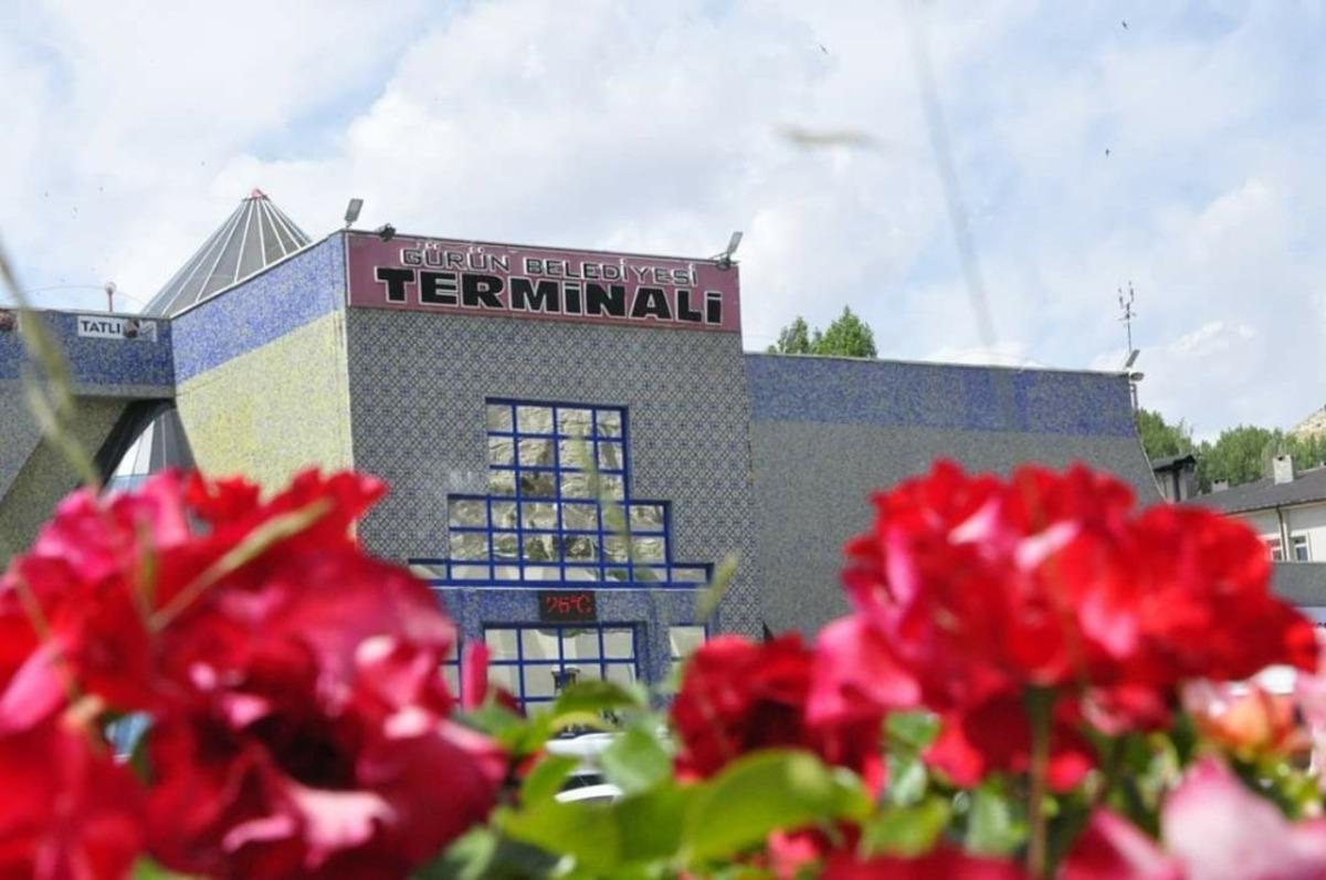 G&uuml;r&uuml;n &ccedil;i&ccedil;ek a&ccedil;tı