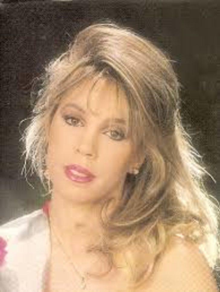  Semiha Yankı fiziğiyle gençlere taş çıkardı! Bikinili pozlar G1