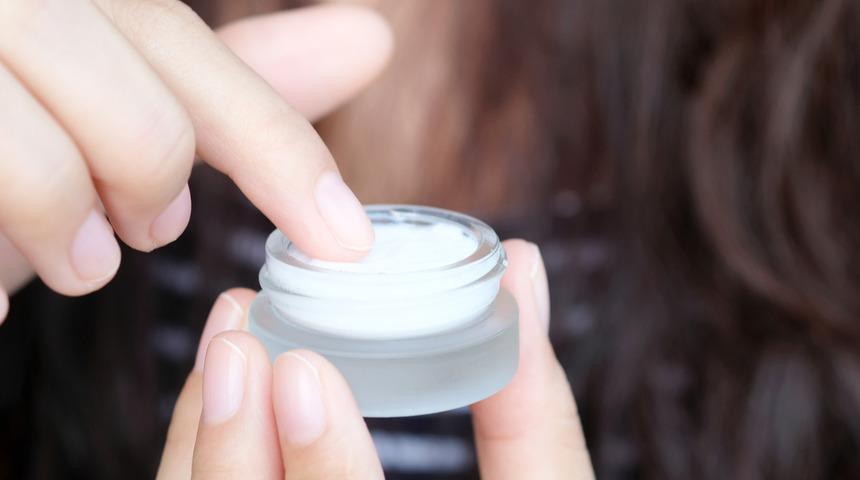 Estetik operasyona para vermeyin! Bu gece kremi botoks etkisi g&ouml;steriyor...