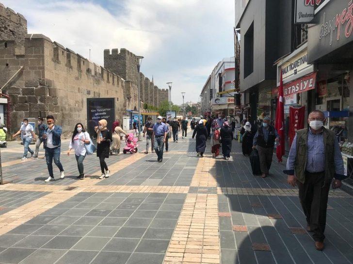 Kayserili vatandaşlar maske kuralına uyuyor G4