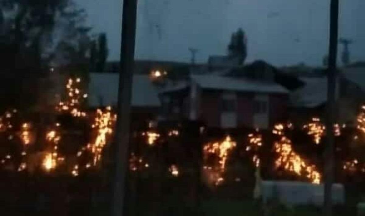 Sivas'ta d&uuml;şen yıldırımı k&uuml;&ccedil;&uuml;k kız g&ouml;r&uuml;nt&uuml;ledi: Bomba d&uuml;şm&uuml;ş gibi korktuk