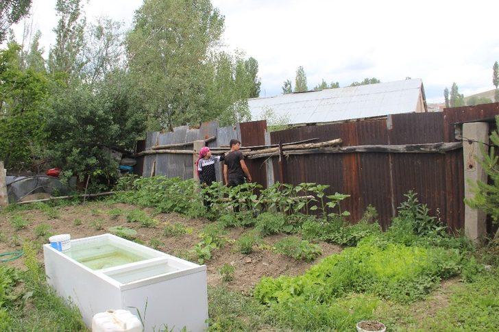 Sivas'ta düşen yıldırımı küçük kız görüntüledi: Bomba düşmüş gibi korktuk G4