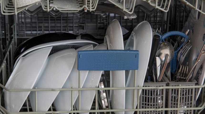 Bunu yapmazsanız bulaşık makineniz bozulabilir! İşte o temizleme y&ouml;ntemi...