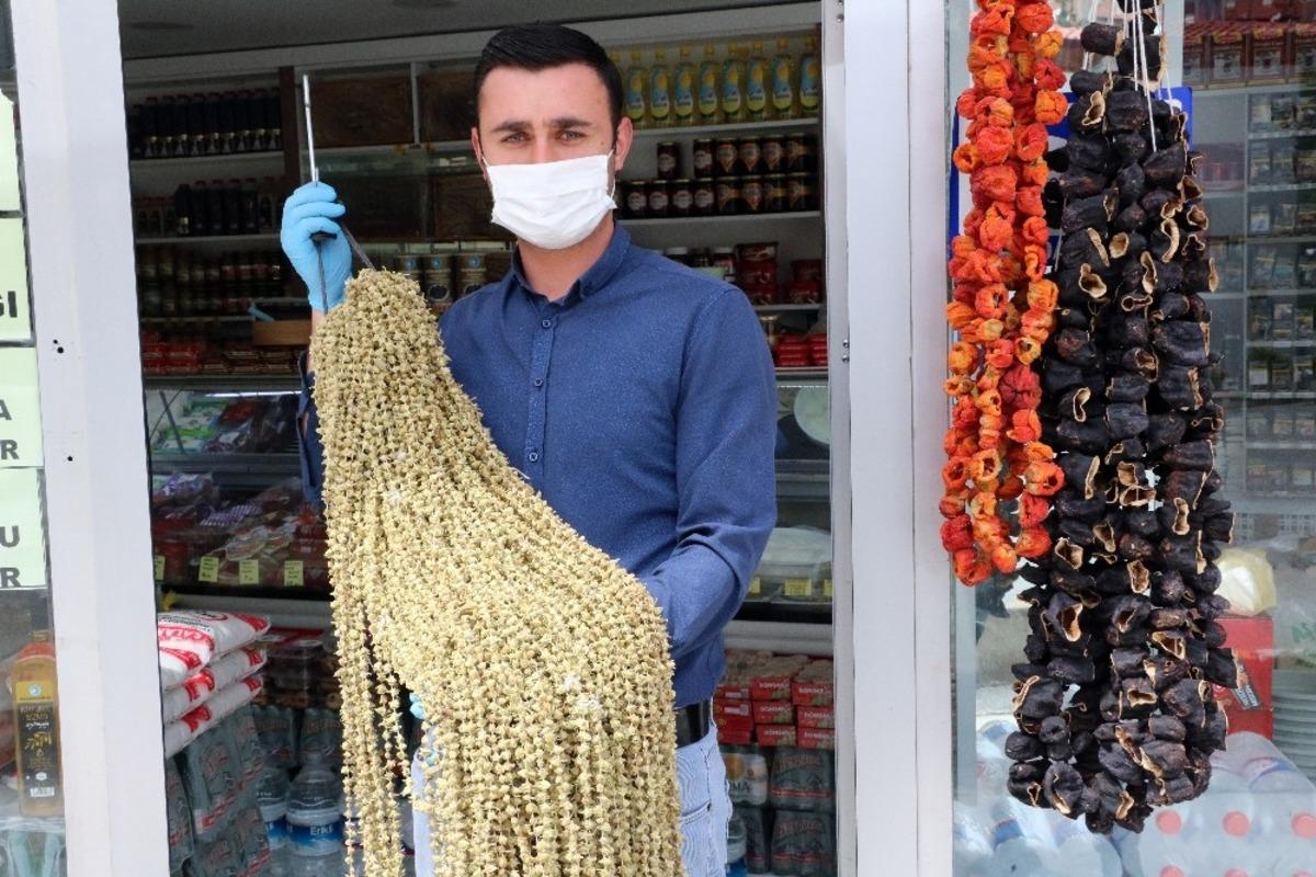 Bamyayı vatandaşlar gramla alıyorlar! Kurutulunca kilosu 20 TL&rsquo;den 230 TL&rsquo;ye &ccedil;ıkıyor