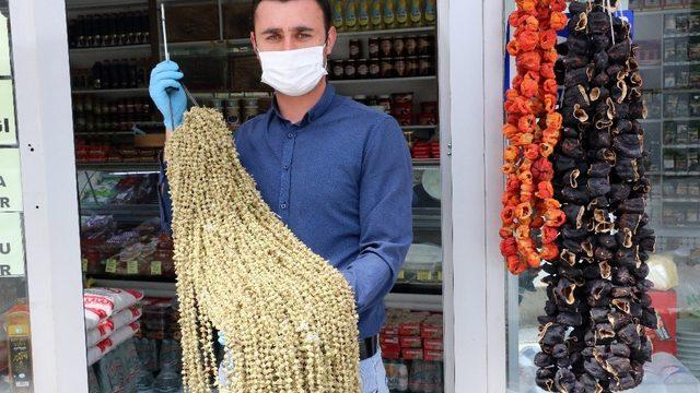 Bamyayı vatandaşlar gramla alıyorlar! Kurutulunca kilosu 20 TL’den 230 TL’ye çıkıyor