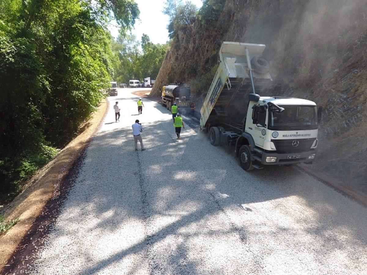 Muğla B&uuml;y&uuml;kşehir asfalt &ccedil;alışmalarına başladı
