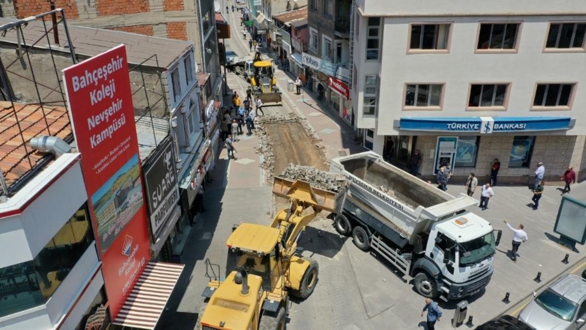 Nar Caddesindeki altyapı &ccedil;alışmalarının startını Başkan Arı verdi