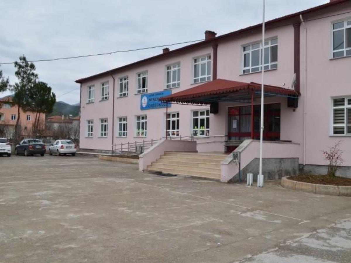 Osmancık Nenehatun ortaokulu yıkıldı