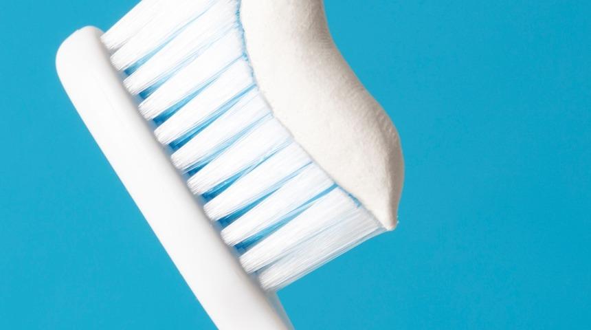 Evde doğal diş macunu tarifi! Para saçmanıza gerek kalmadı...