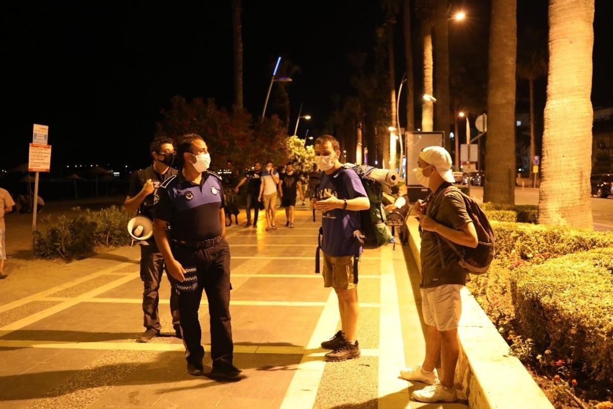Marmaris zabıtasından maske ve sosyal mesafe uyarısı