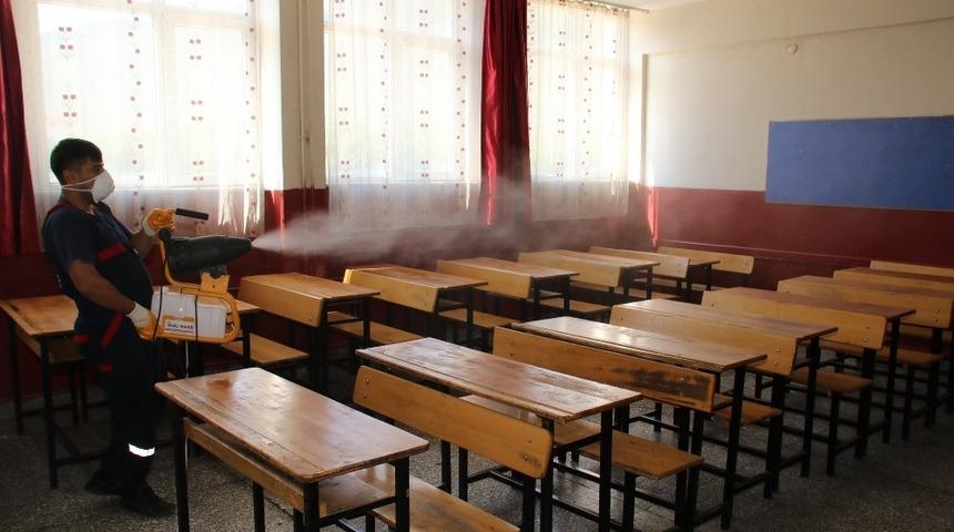 Akşehir’de sınav öncesi okullar dezenfekte edildi