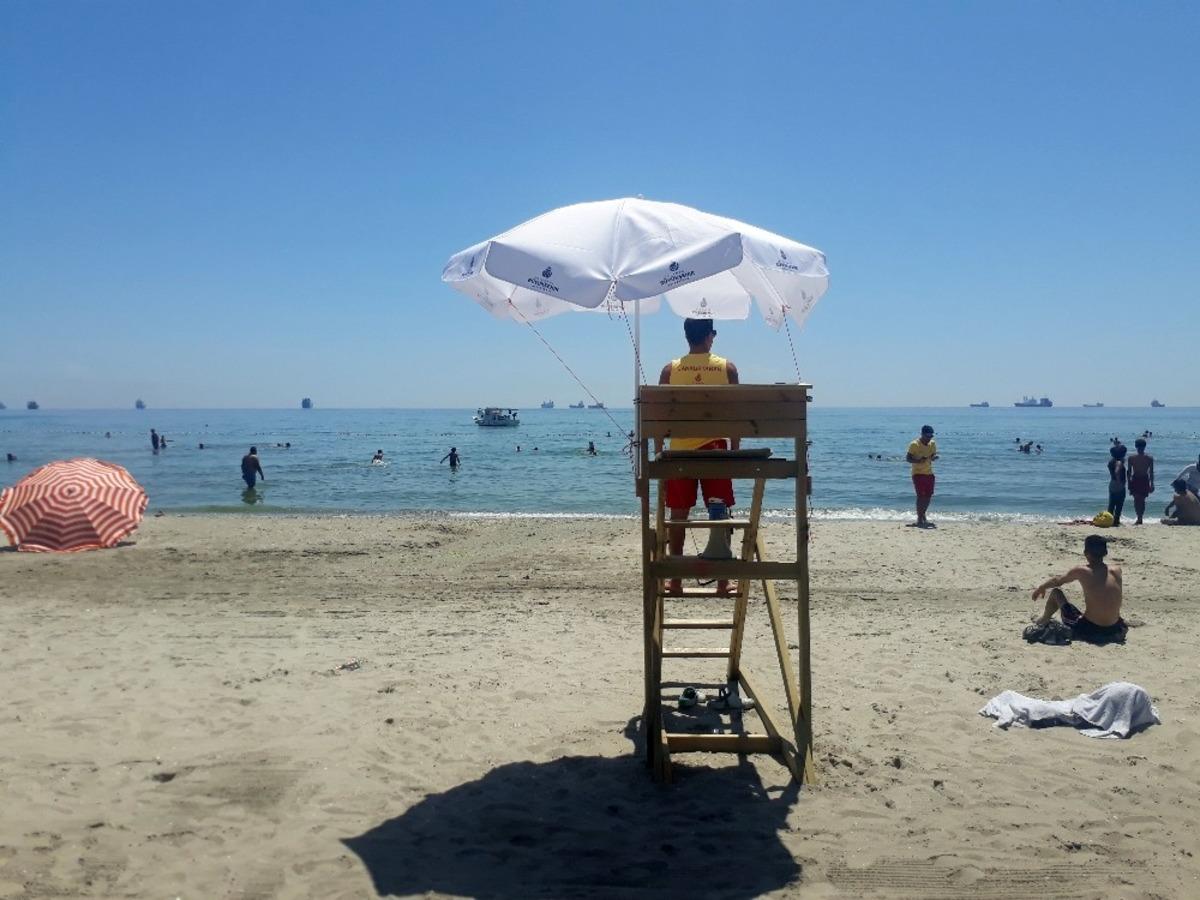 Menekşe Plajı&rsquo;nda denizin tadını &ccedil;ıkardılar