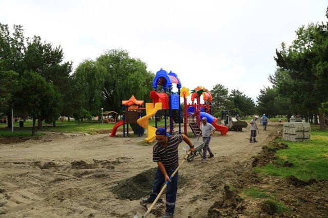 Erzincan’da parklar bakımdan geçiriliyor