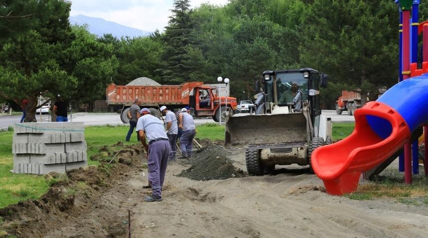 Erzincan’da parklar bakımdan geçiriliyor