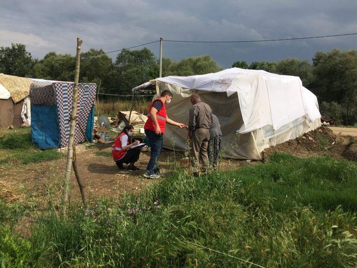 Genç Kızılay Bursa gönüllüleri mevsimlik işçileri unutmadı G3