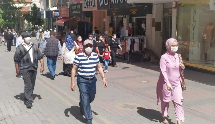 Kütahyalı vatandaşlar maske kuralına uyuyor G5