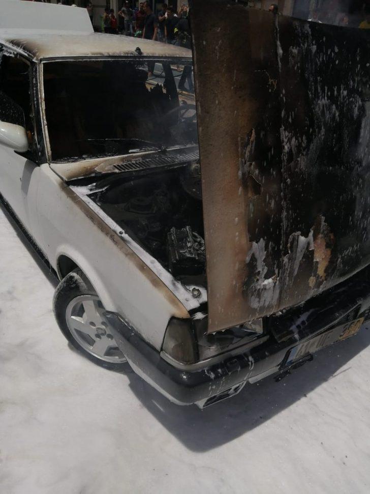 Muğla’da seyir halindeki otomobil yandı G4