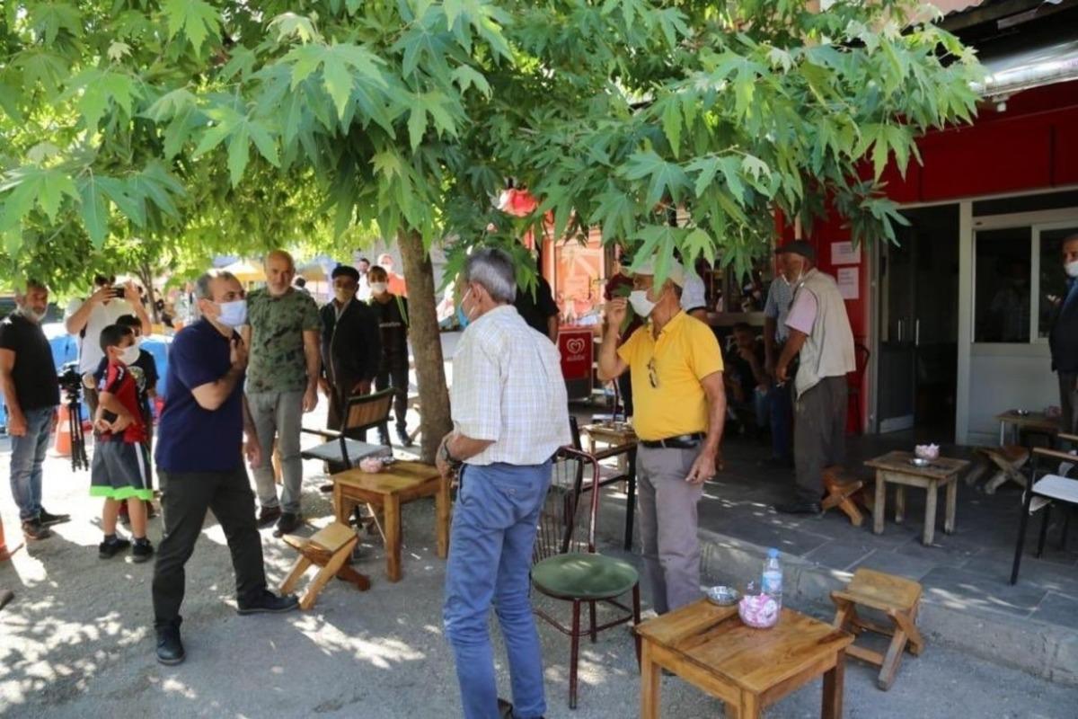Tunceli Valisi Sonel, sokak sokak gezerek vedalaşmaya başladı