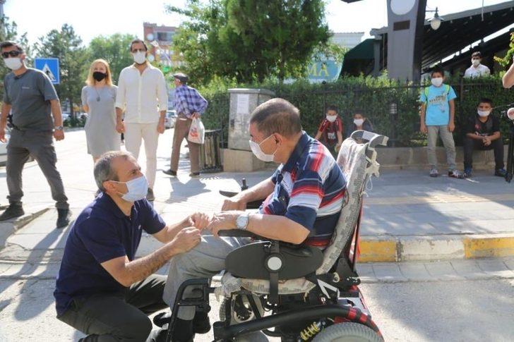 Tunceli Valisi Sonel, sokak sokak gezerek vedalaşmaya başladı G2