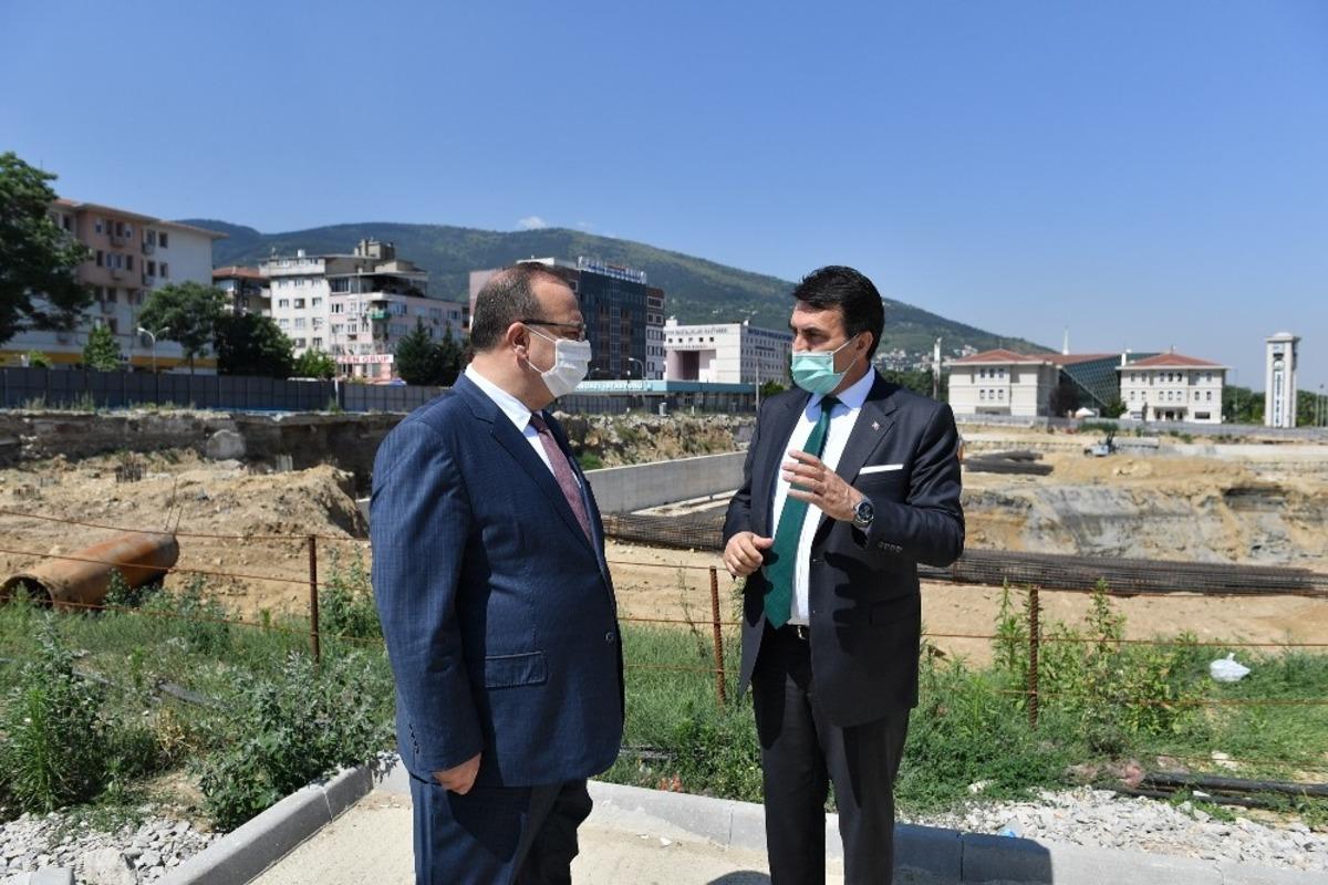 Vali Canbolat&rsquo;tan Osmangazi Meydanı&rsquo;na &ouml;vg&uuml;