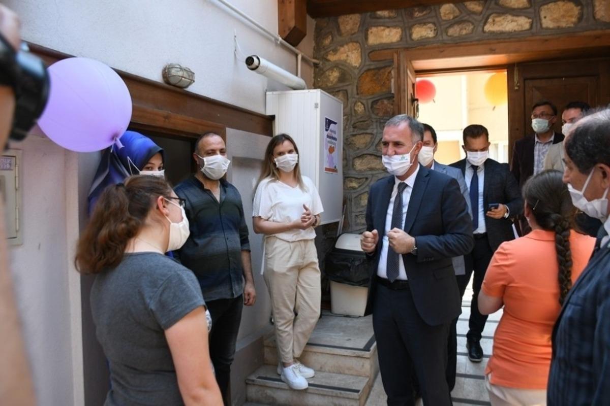 İneg&ouml;l&rsquo;de engelsiz yaşam merkezi yeniden hizmete başladı