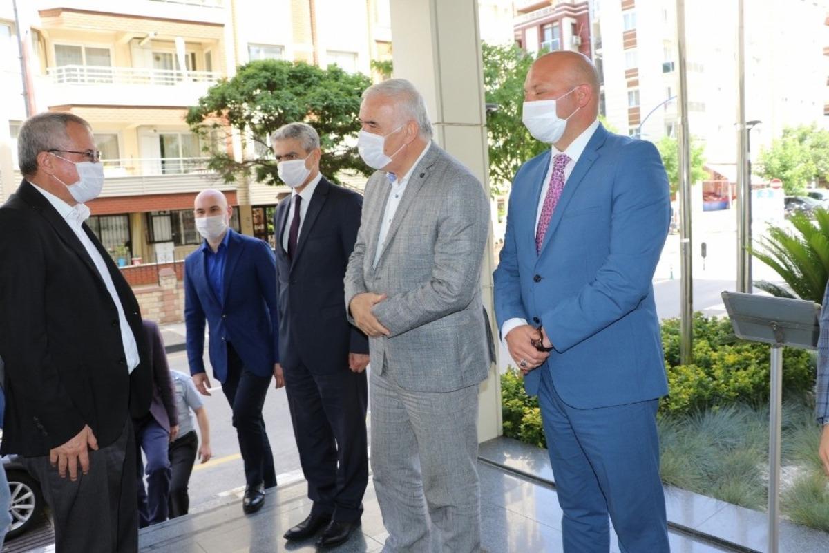 Vali Deniz: &ldquo;Bu şehirde g&ouml;rev yapmak &ouml;d&uuml;l&rdquo;