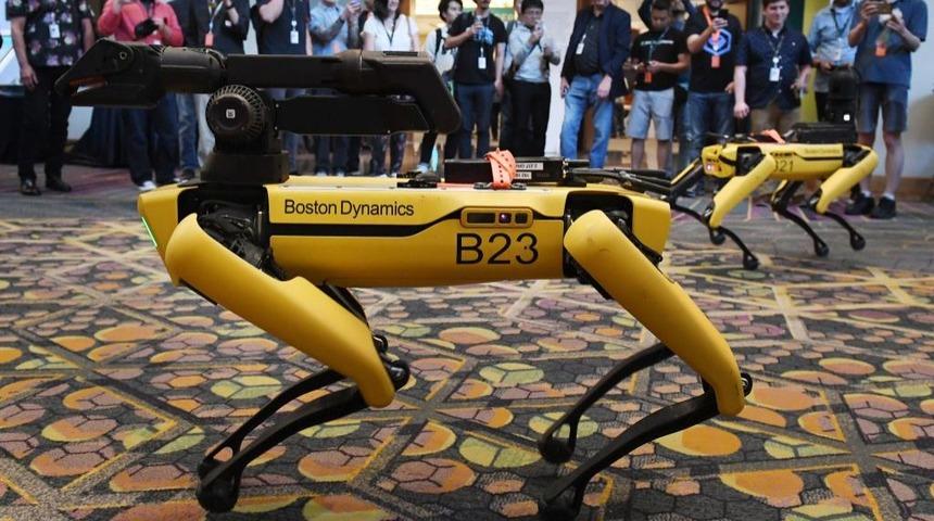 Boston Dynamics'in robot k&ouml;peği Spot satışa &ccedil;ıktı