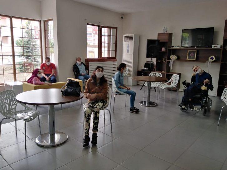 Engelli eğitim merkezinde yeniden buluşma sevinci G3