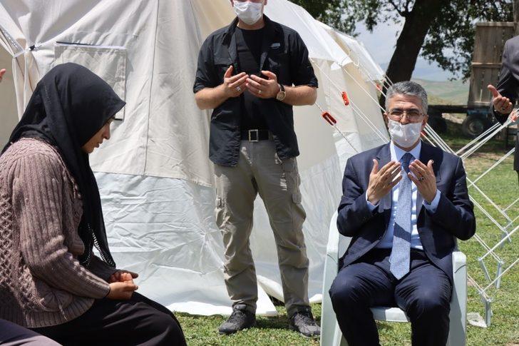 MHP Genel Başkan Yardımcısı Prof. Dr. Kamil Aydın Çat’ta depremzedelerle bir araya geldi G3