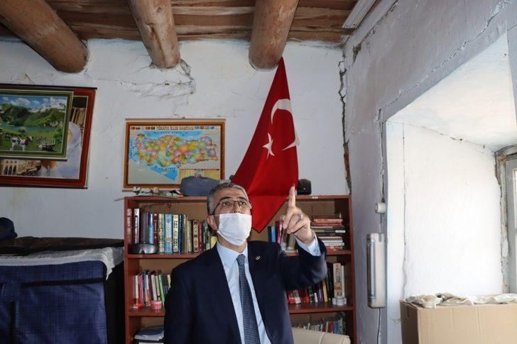 MHP Genel Başkan Yardımcısı Prof. Dr. Kamil Aydın Çat’ta depremzedelerle bir araya geldi G4