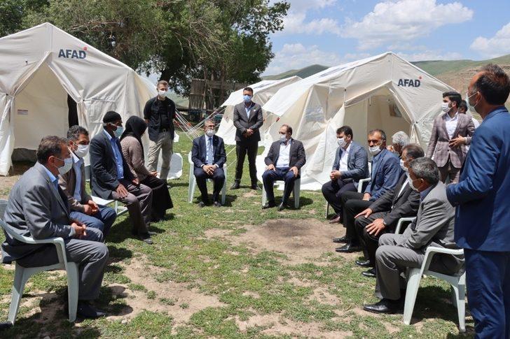 MHP Genel Başkan Yardımcısı Prof. Dr. Kamil Aydın Çat’ta depremzedelerle bir araya geldi G5