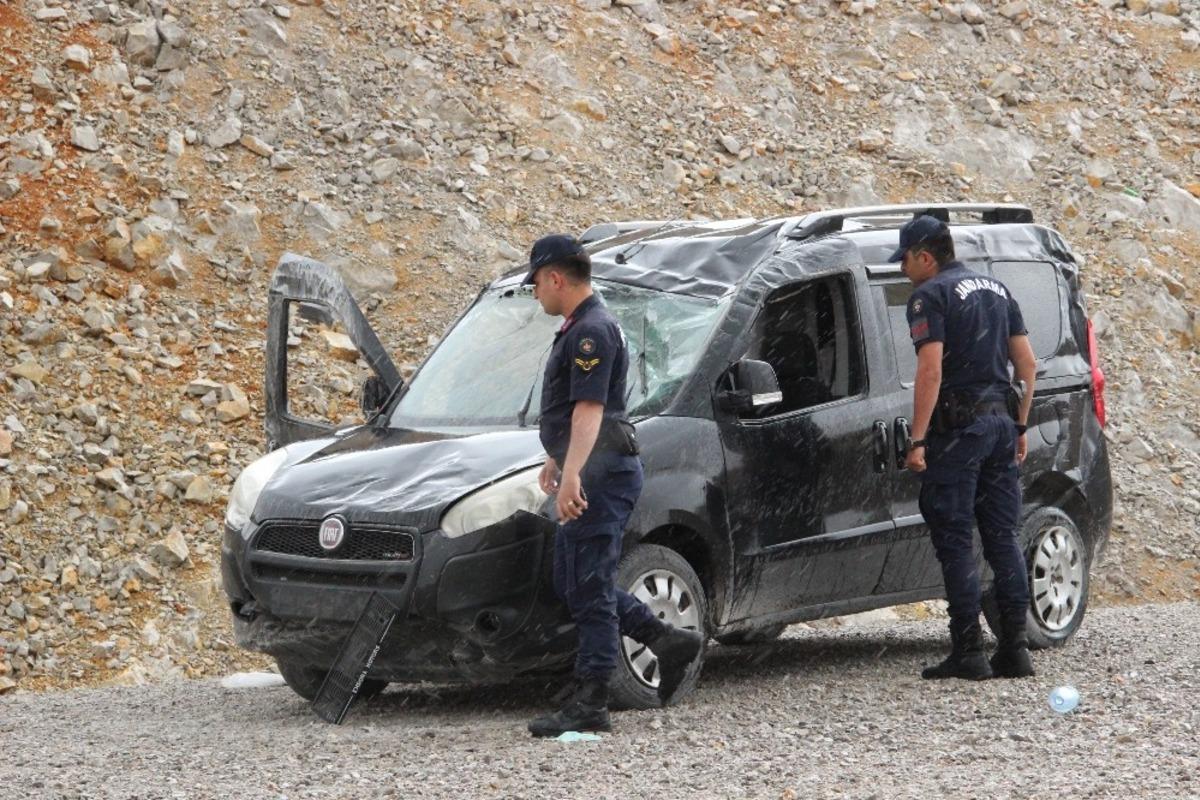 Karaman&rsquo;da kontrolden &ccedil;ıkan hafif ticari ara&ccedil; devrildi: 1 yaralı
