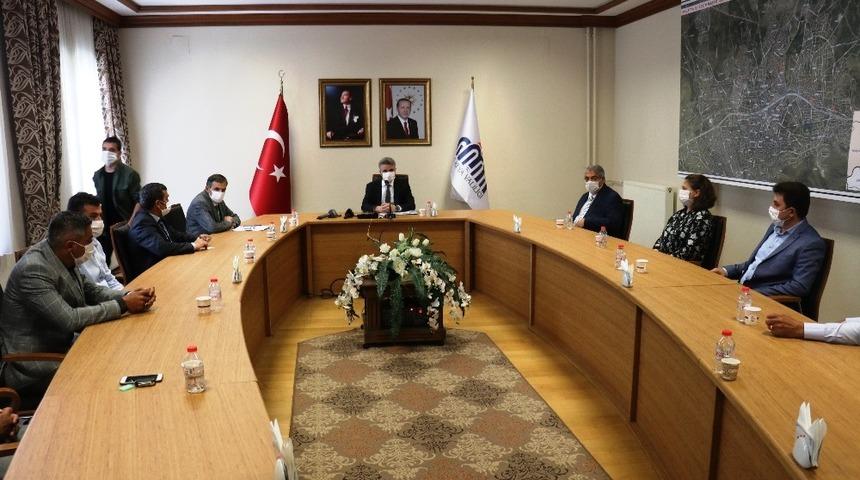 Vali Baruş&rsquo;tan kayısı rekoltesi ile ilgili a&ccedil;ıklama