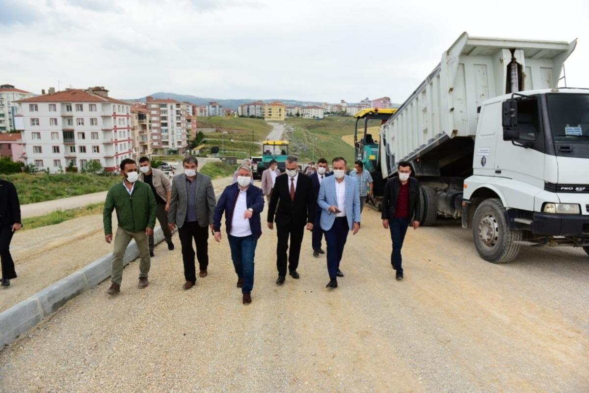 Başkan Aşgın KKS&rsquo;de yol yapım &ccedil;alışmalarını inceledi